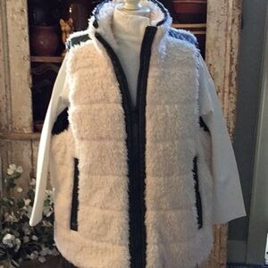 NWOT TUCKERNUCK Reversible Beckham Vest